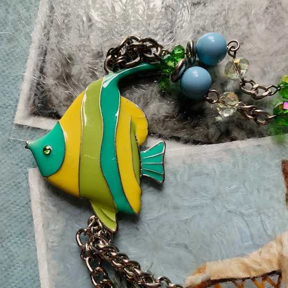 🐠 Yellow & Green Enameled ANGEL Fish Necklace - Sparkly Aurora Borealis ER's - Picture 7 of 7